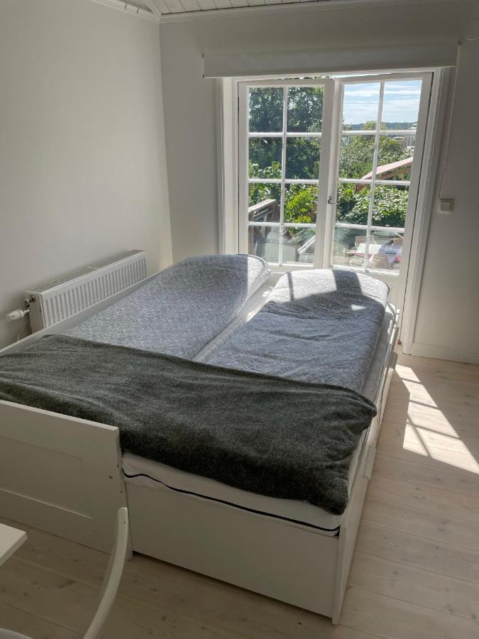 Gaesthus Med Utsikt Oever Drottningholms Slott Esterno foto